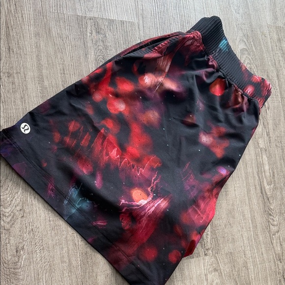 Lululemon Team Canada relaxed fit swift short 8” - Picture 2 of 5